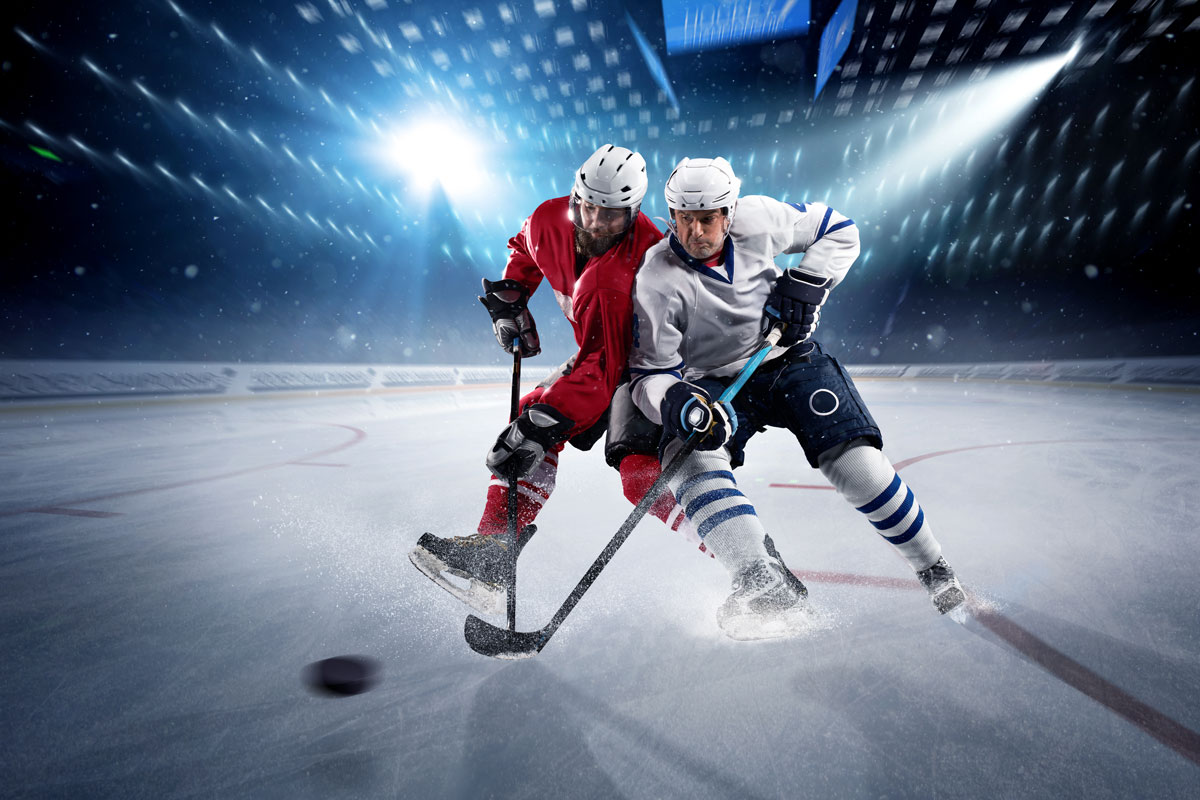 Ijshockeyers in een arena